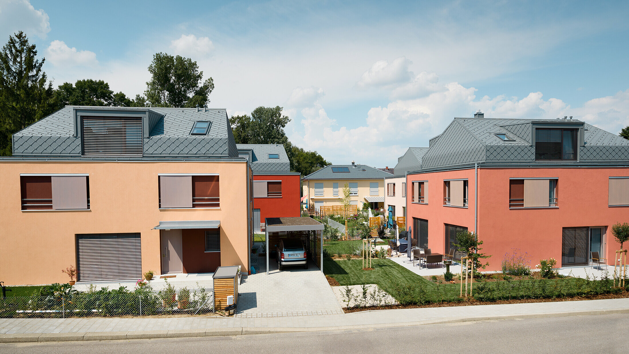 Detached houses in Ingolstadt with rhomboid roof tile P.10 light grey