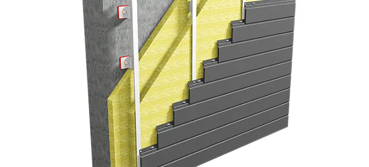 Zidna konstrukcija sa (horizontalno postavljenim) PREFA Siding fasadnim kasetama na aluminijumskoj potkonstrukciji