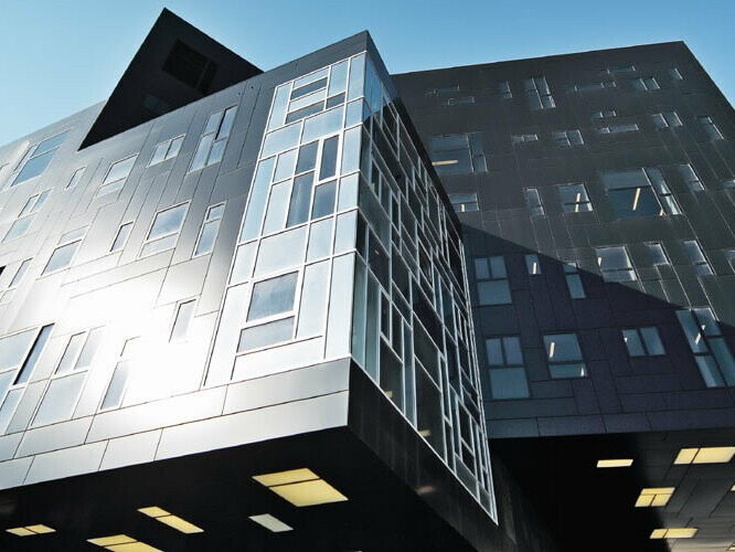 PREFA Aluminium-Verbundplatten in Tiefschwarz – NO.MAD Arquitectos, Madrid | Vasko + Partner Ingenieure, Wien | Atelier Hitoshi Abe, Sendai Wirtschaftsuniversität Wien mit PREFA Alu Verbundplatten in Tiefschwarz